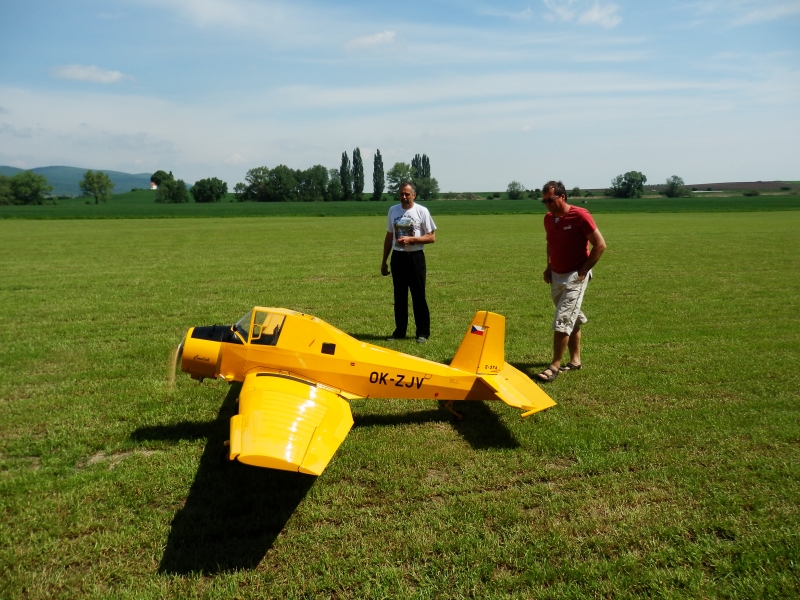 Zlin Z-37 prví rollout