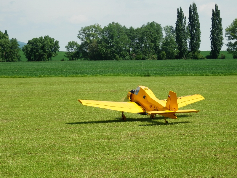 Zlin Z-37 prví rollout