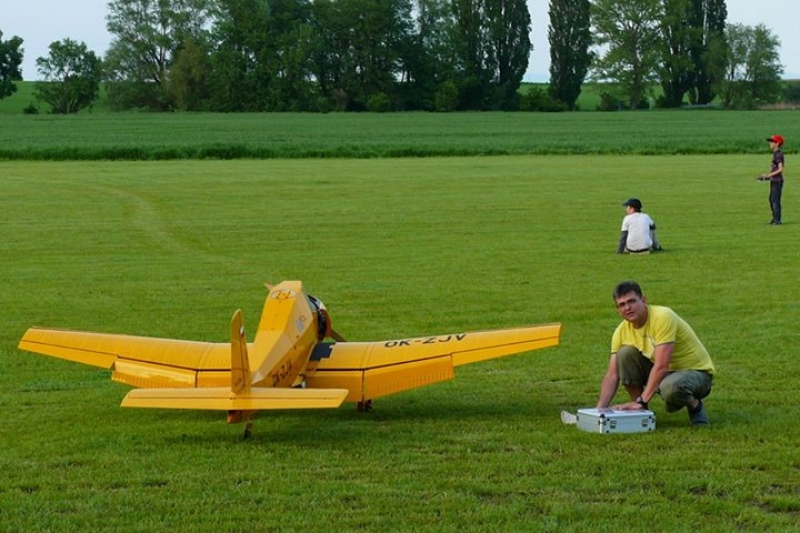 Zlin Z-37 prví rollout