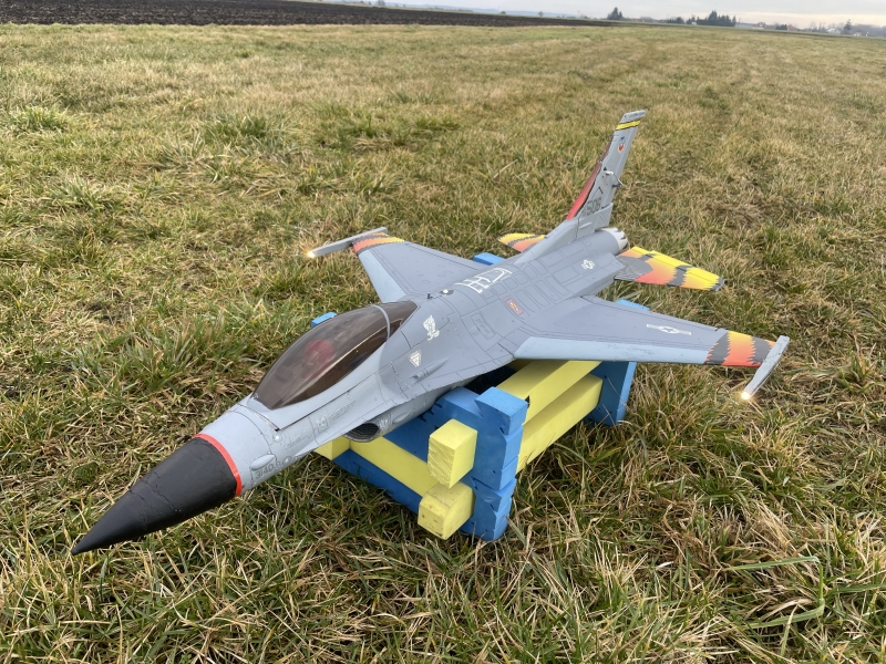 F - 16 Falcon