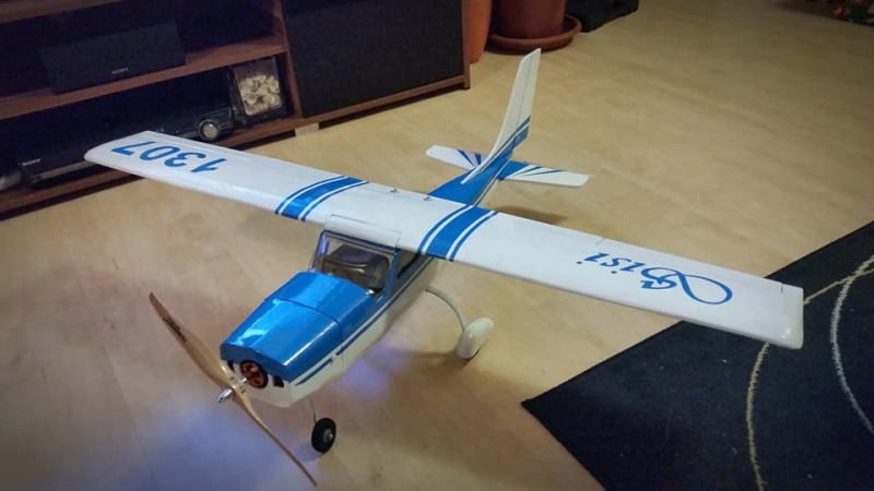 Cessna 182 balsa kit