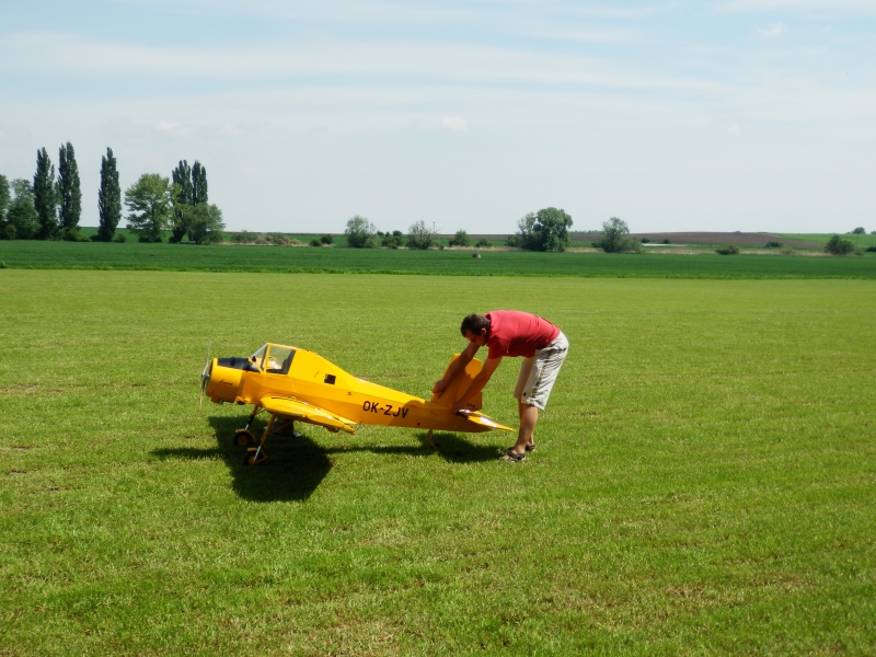 Zlin Z-37 prví rollout