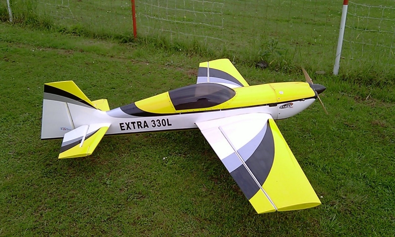 Extra 330