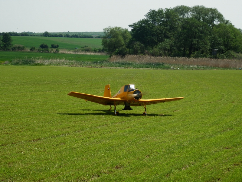 Zlin Z-37 prví rollout