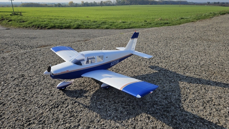 Piper Cherokee 1.3m E-flite