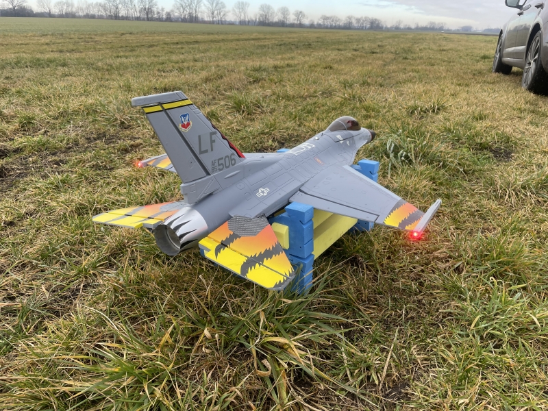 F - 16 Falcon