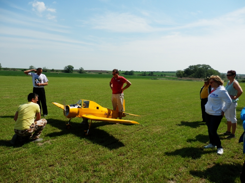 Zlin Z-37 prví rollout