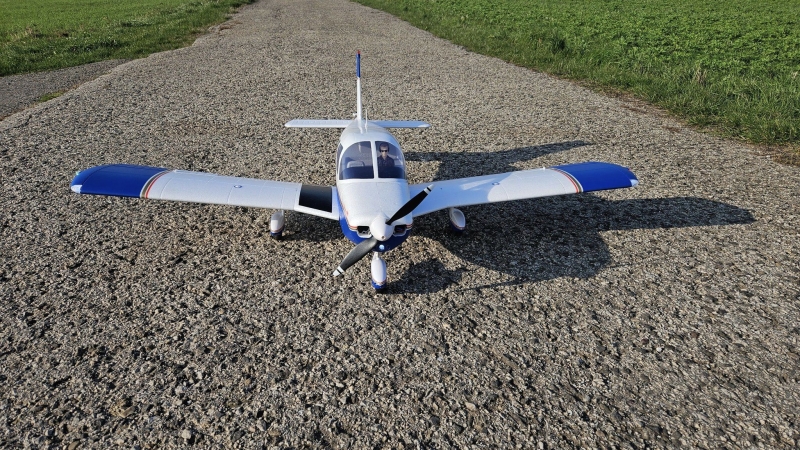 Piper Cherokee 1.3m E-flite