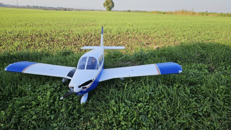 Piper Cherokee 1.3m E-flite