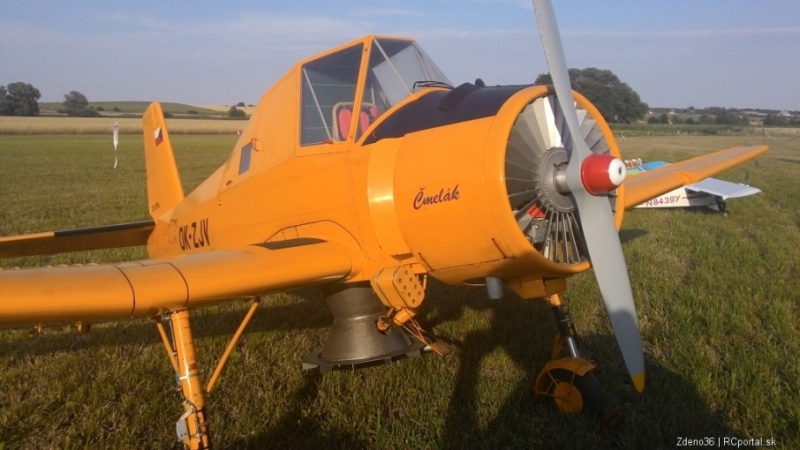 Zlin Z-37 druhe rolování