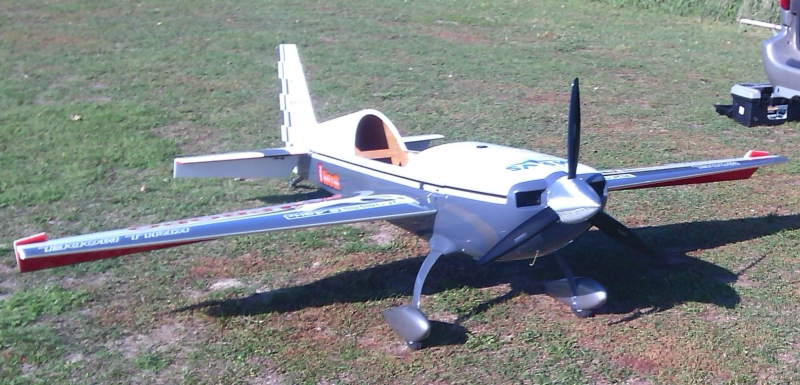 Extra 330LX 37%