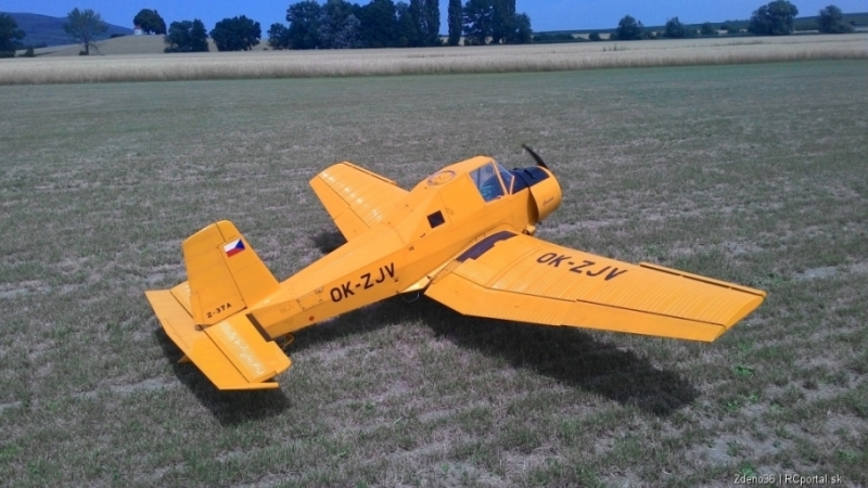 Zlin Z-37 druhe rolování