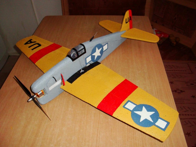 Hellcat F6F - žlutý a modrý