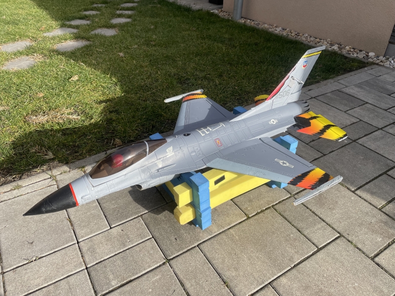 F - 16 Falcon